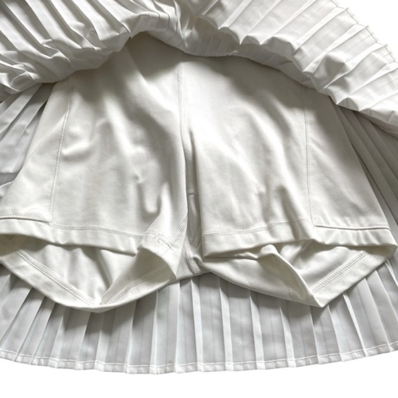 All in Motion Pleated White ivory Activewear with Inner Shorts size M. - Picture 10 of 14
